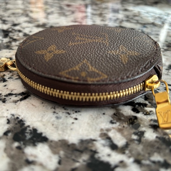 Louis Vuitton coin pouch - Picture 2 of 8